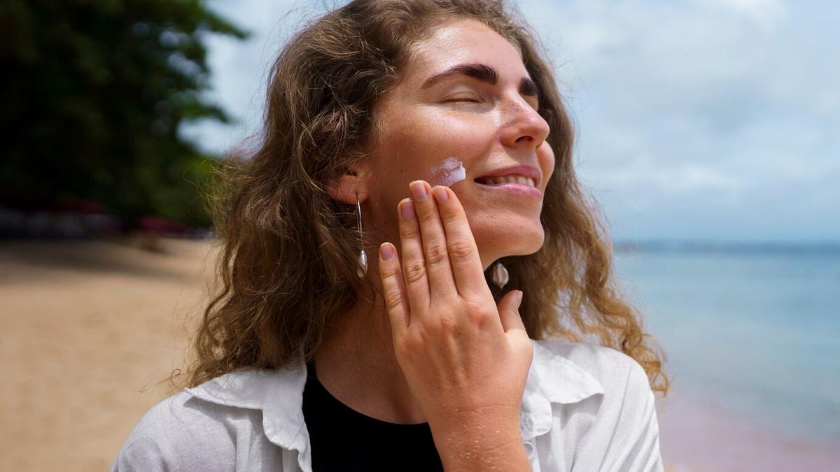 Cara Pakai Sunscreen yang Benar, Panduan Praktis agar Kulit Terlindungi Optimal