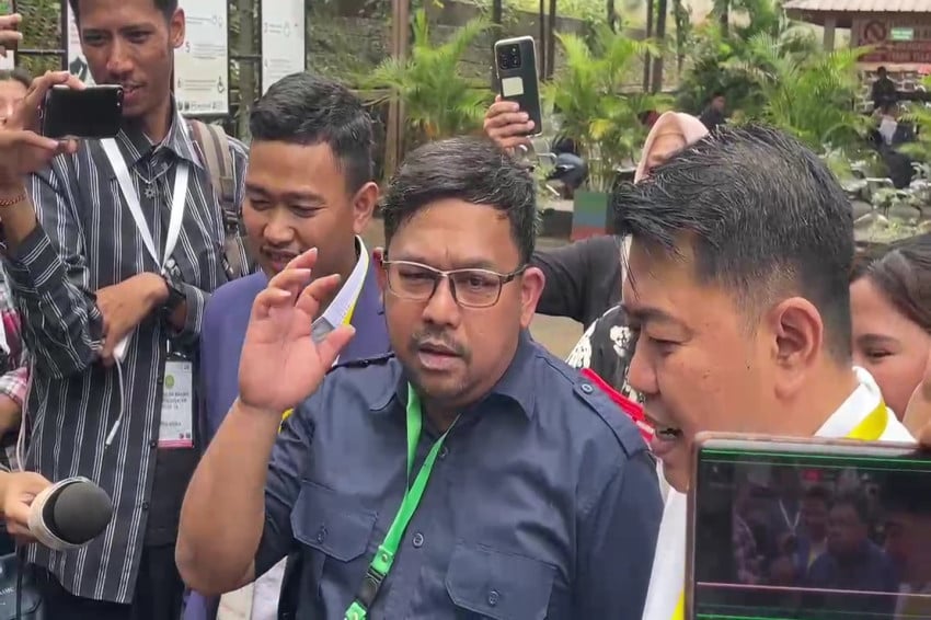 Bedu Tampil bak Pejabat di Sidang Cerai, Ternyata Kemejanya Pinjam dari Kakak