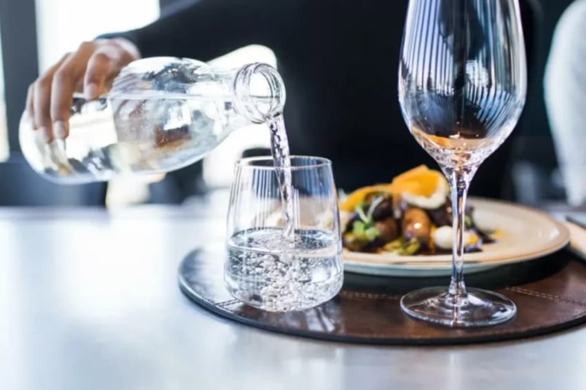 Bikin Awet Muda, Ini Manfaat Banyak Minum Air Putih untuk Kesehatan Kulit