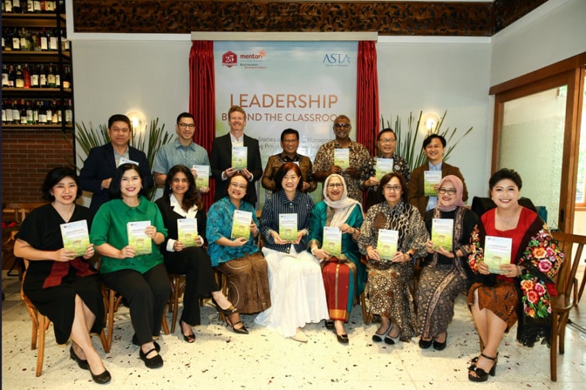 Buku Leadership Beyond the Classroom Rekam Jejak Perjuangan Pendiri Sekolah Swasta Global Indonesia