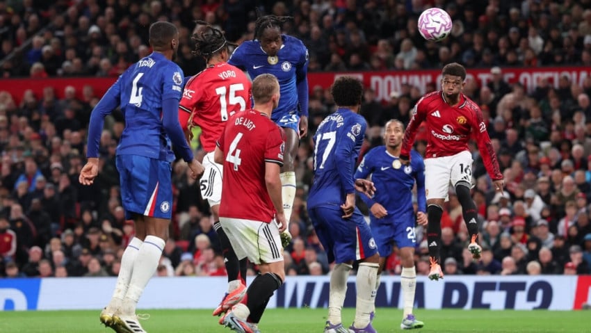 Dramatis, Manchester United Tundukkan Chelsea 2-1