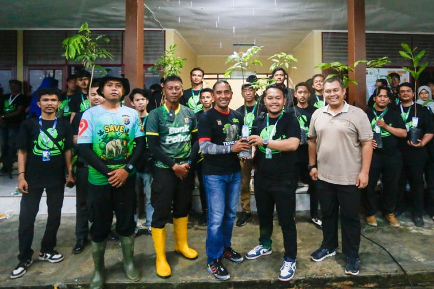 Mahasiswa Green Leadership Academy Tanam Semangat Baru di Tabung Harmoni Hijau Polda Riau