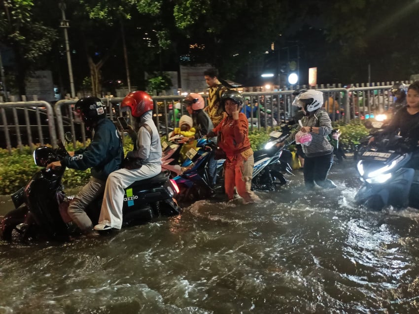 Jalan Kemang Raya Ditutup Imbas Banjir, Tendean Hingga Rasuna Said Macet Parah