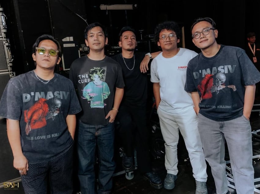 Penampilan DMasiv di Synchronize Fest 2025 Curi Perhatian, Ribuan Penonton Auto Karaoke