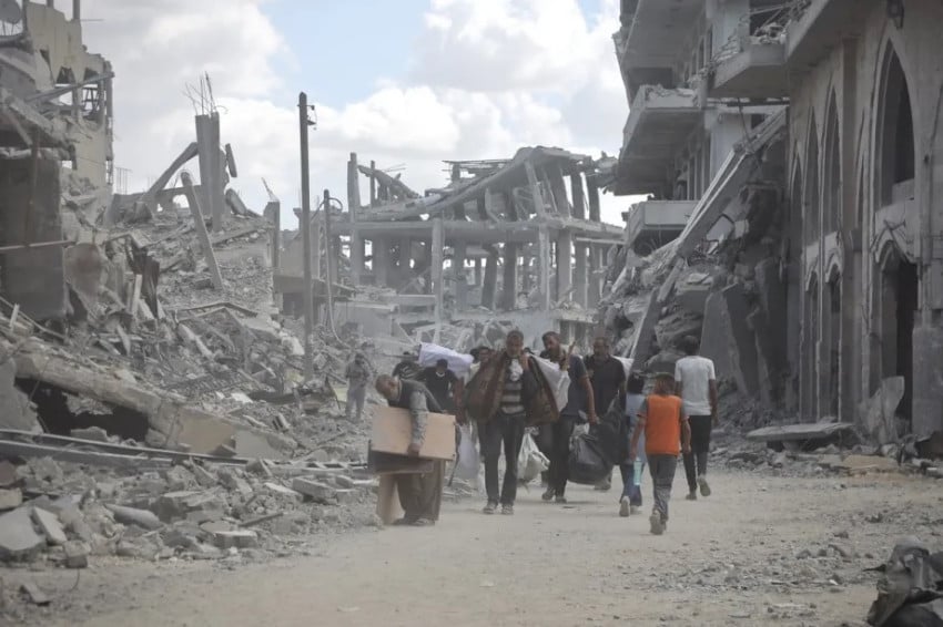 Seluruh Distrik Hancur Menjadi Puing-puing