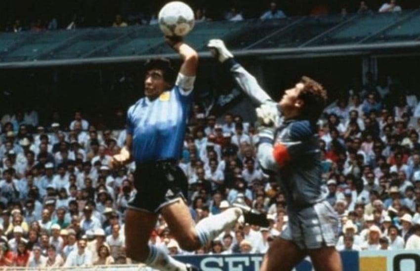 Gol Tangan Tuhan hingga Gigitan Suarez