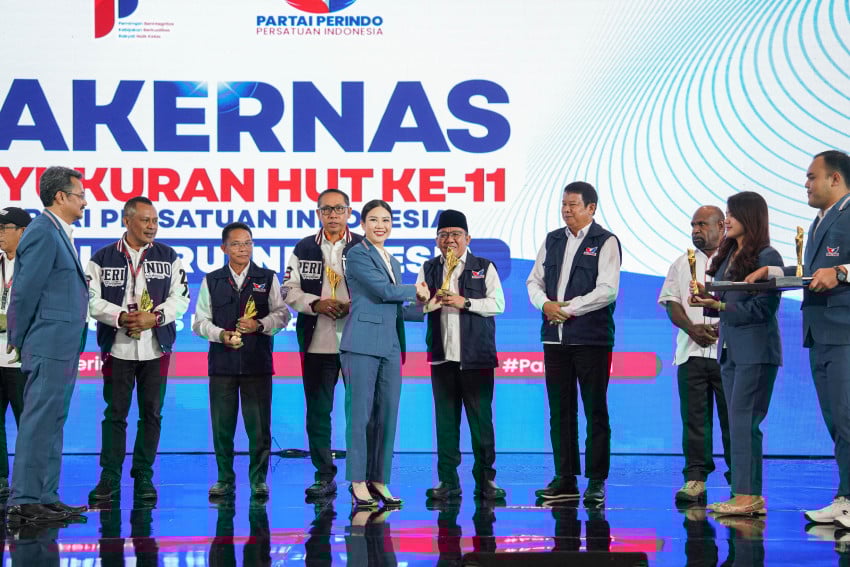 Partai Perindo Beri Tanda Apresiasi kepada Kader Berprestasi