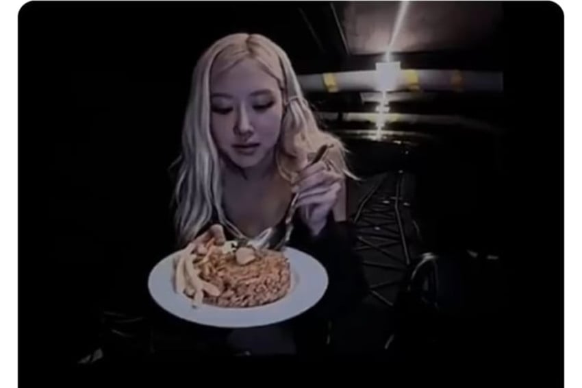 Rose BLACKPINK Makan Nasi Goreng sebelum Naik Panggung, BLINK Indonesia Langsung Heboh!