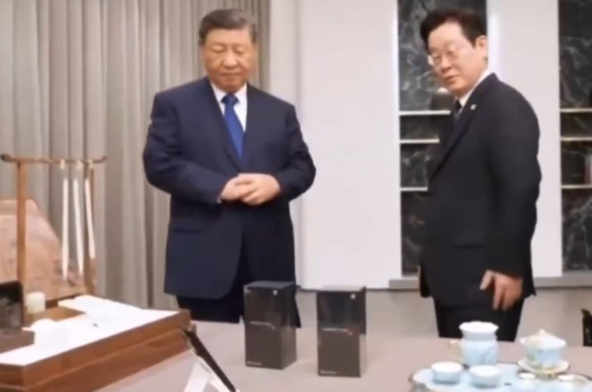 Xi Jinping Bercanda Akan Mematai-matai Presiden Korea Selatan setelah Beri 2 Hadiah Ponsel