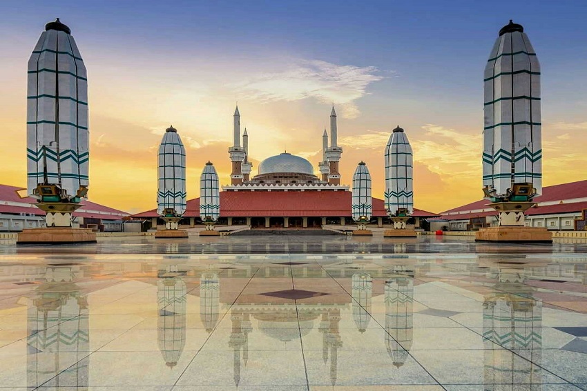 Jadwal Salat dan Imsakiyah Kota Semarang Hari Ini, 19 Ramadan 1447 H