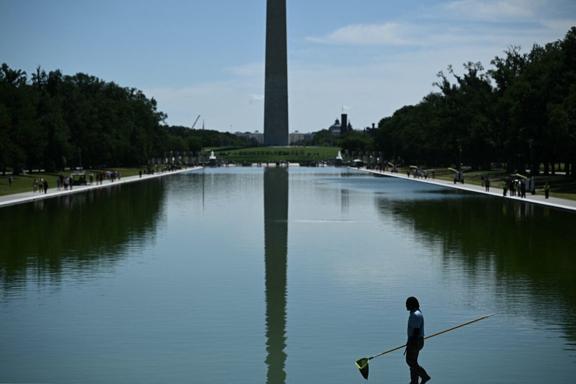 Donald Trump Perintahkan Perbaikan Segera Reflecting Pool Usai Dugaan Vandalisme