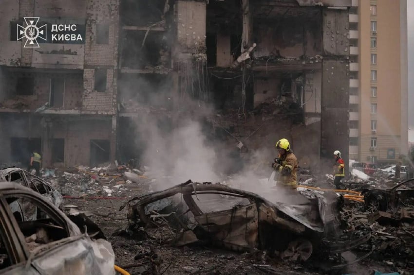 Rudal-rudal Rusia Hujani Ibu Kota Ukraina Jelang KTT NATO, 8 Orang Tewas